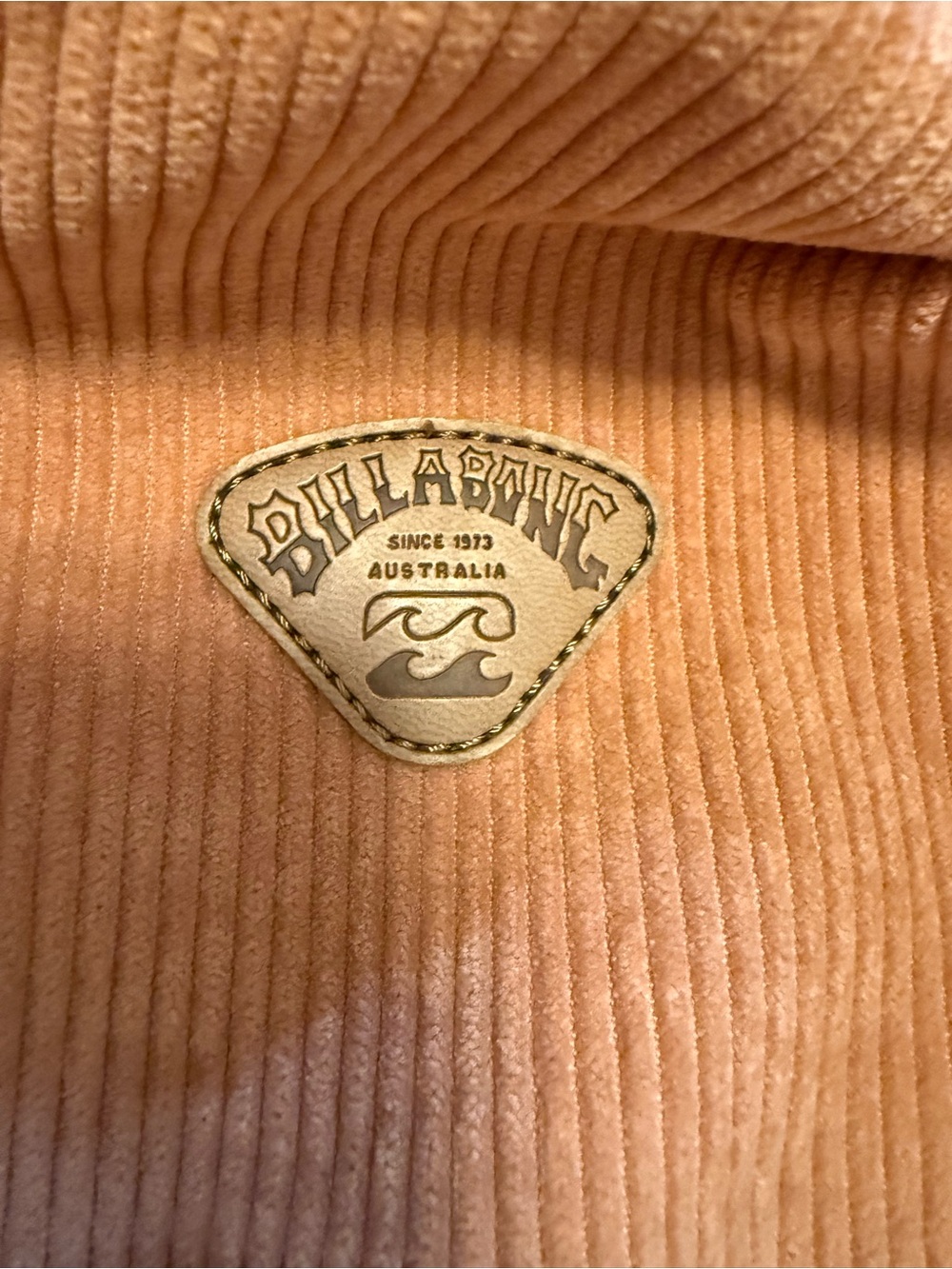 BILLABONG orange corduroy backpack. EUC. Lined inside with lightly padded sleeve - Picture 2 of 6